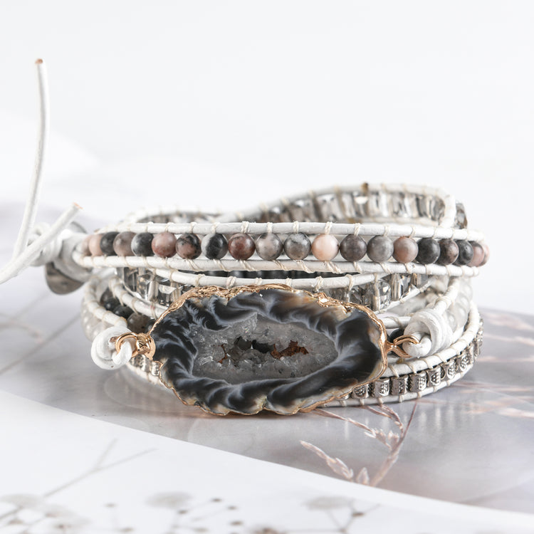 Lebensfreuden Armbänder-Kollektion, im Bild: "Boho weiß mit Geode"